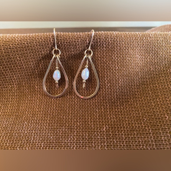 Pair of Pearl earrings - Picture 1 of 2